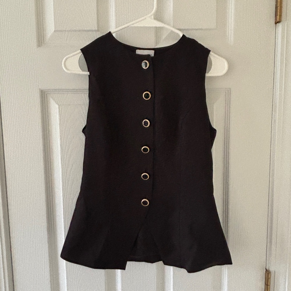 Chic Black Button-Down Sleeveless Blouse